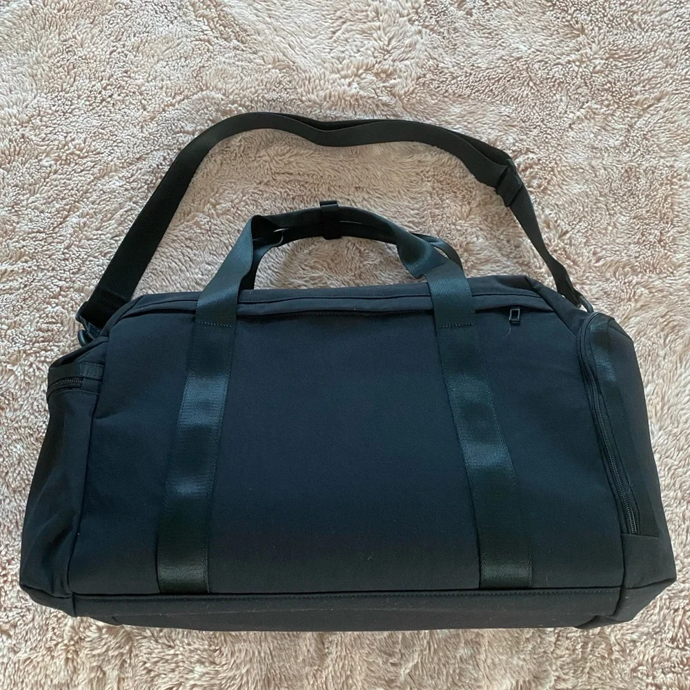 lululemon athletica design move